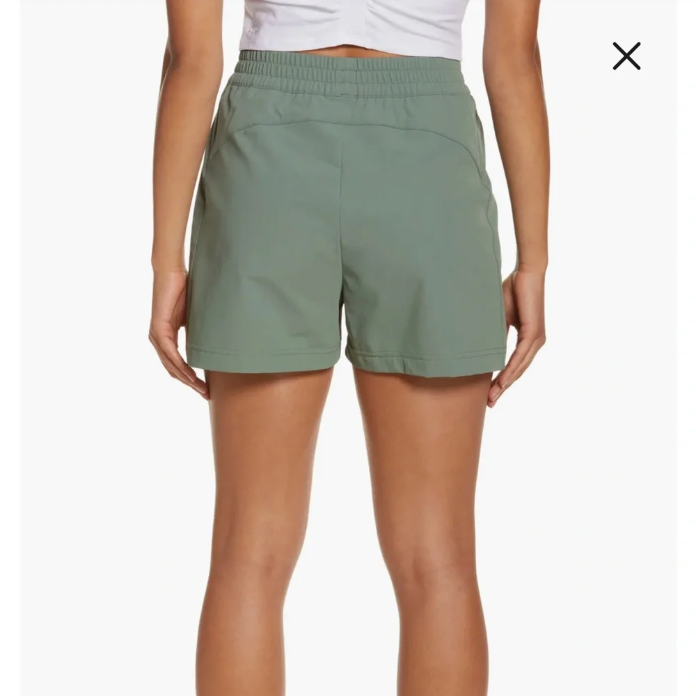 Sweaty Betty Summit Water Resistant Hiking Women’s Shorts Size XL in Sage Green - Picture 2 of 9